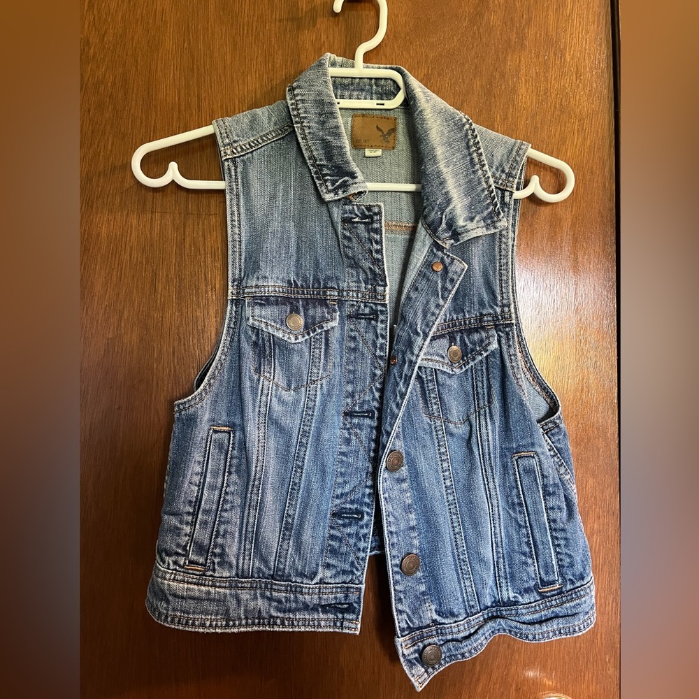 American Eagle Jean Vest Size M